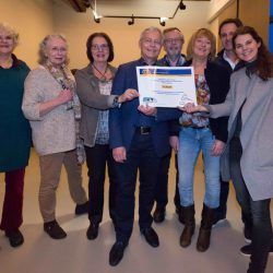 Cheque van de Lions UH voor de CultuurHoek - foto: Robert Zwart